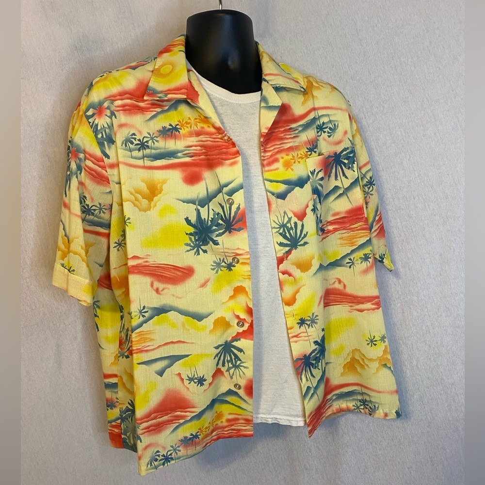 Vintage 1980s Island Fever Hawaiian Shirt. Size L